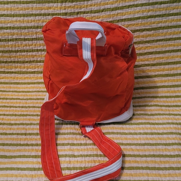 NEW MOVES SPORTS ORANGE SLING BAG W/WHITE TRIM- PERFECT DAY BAG- 9 X 5 X 10 - Picture 2 of 7